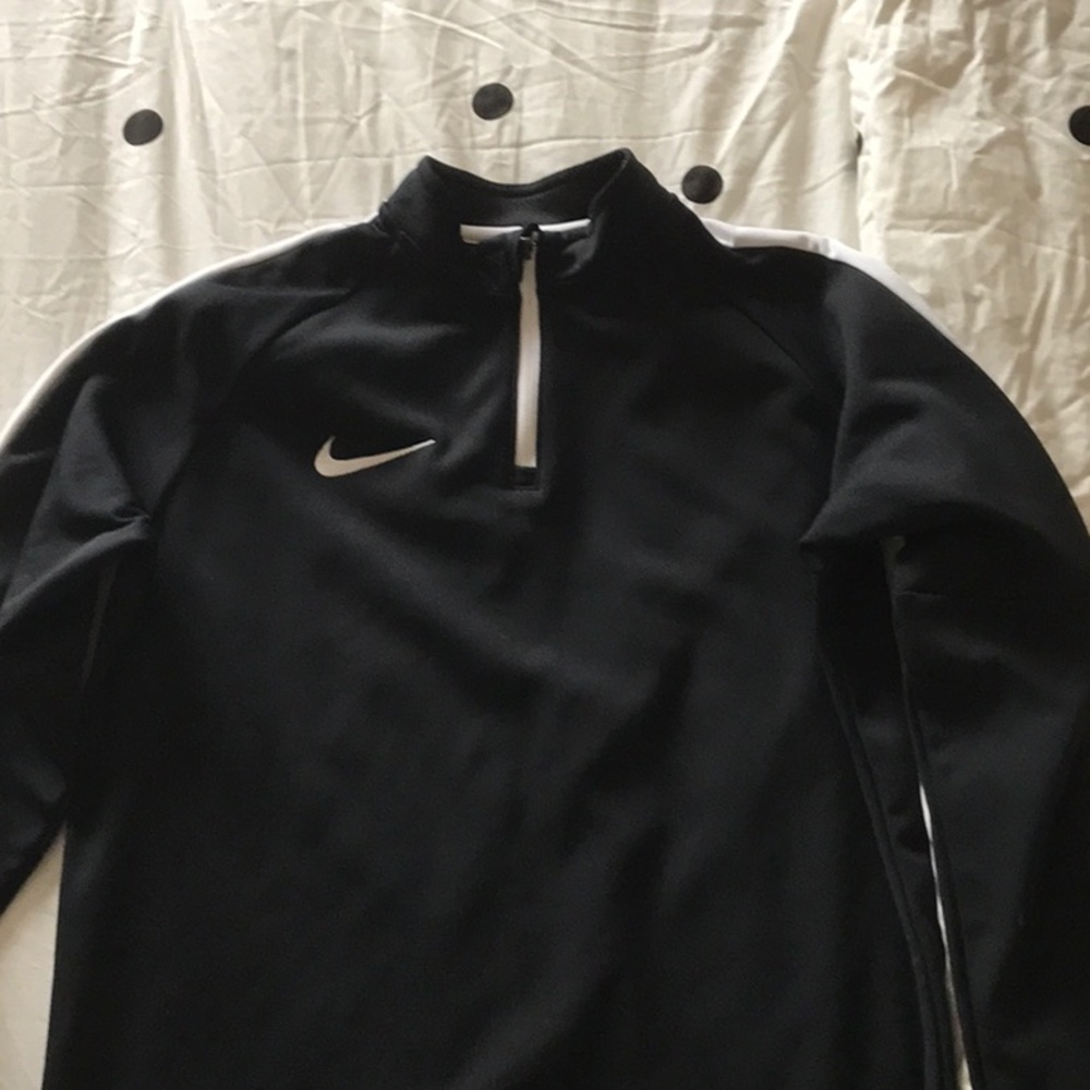 Nike top boys